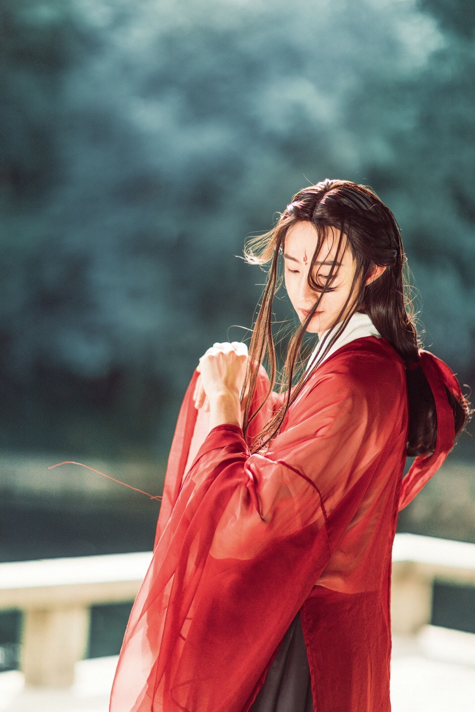  淡辉夕颜，公子如玉，是你执一把青伞，为我许下一世长安）古风真人男头乛凤倾颜