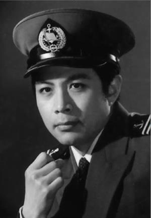 陈少泽，1947年5月1日出生于上海，国家话剧演员，电影演员。曾获首届上海戏剧节最佳表演奖，大众电视金鹰奖最佳男主角提名；并喜爱声乐歌唱及京剧，经常在舞台和电视晚会上演唱；曾主持上海电视台“诗与画”专题栏目数百期节目；并多次赴国外及香港地区进行交流访问、讲学、演出。曾任上海青年话剧团团长，中国话剧艺术会华东分会副会长。七十年代末主演的电影“保密局的枪声”，轰动全国。获文化部优秀影片奖，及长影小白花奖。