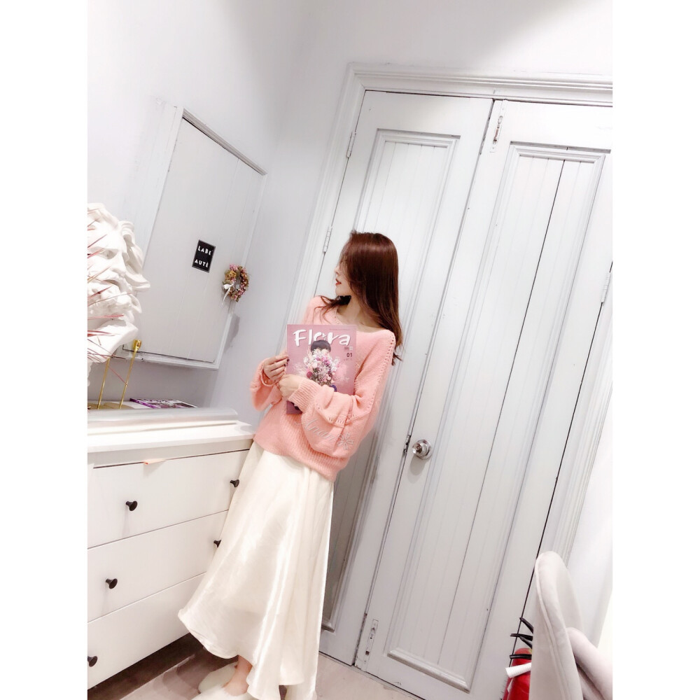 洝大人❀ 女头白边自制头像