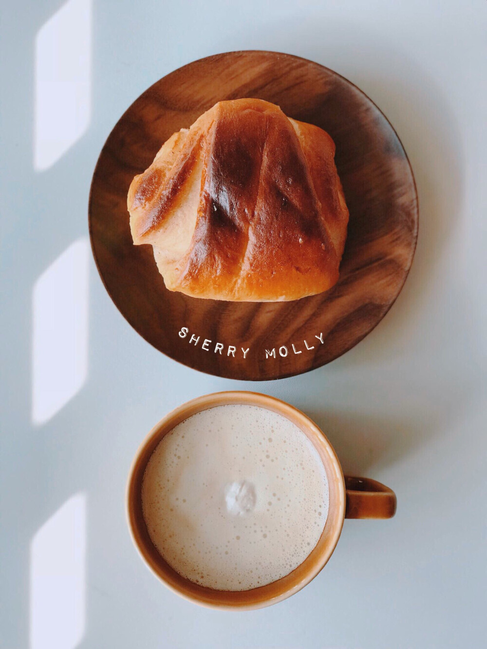 早～咖啡 肉桂卷
提升醒脑 开工顺利的早餐呢☕️