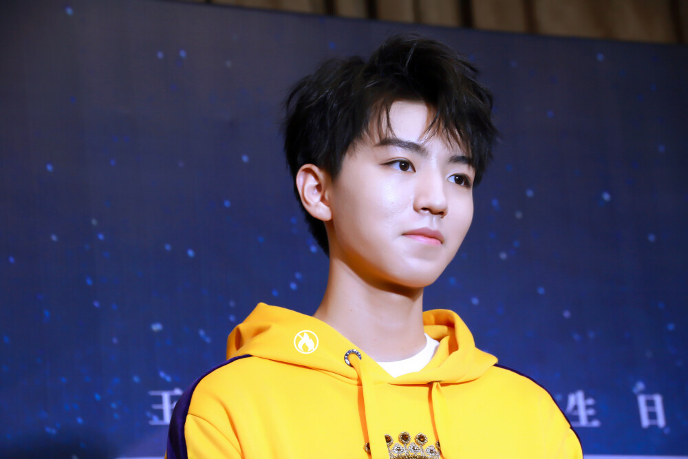 2018.09.22 王俊凯19岁-此刻之外-生日会媒体群访×cr：logo