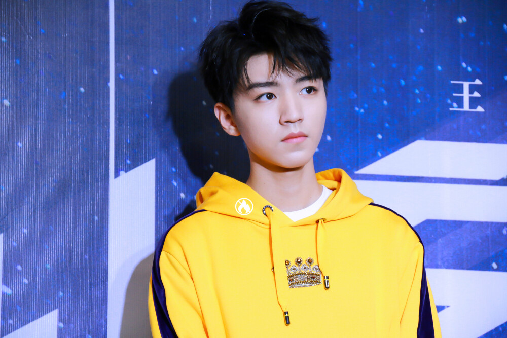 2018.09.22 王俊凯19岁-此刻之外-生日会媒体群访×cr：logo