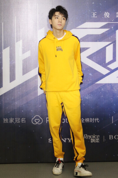 2018.09.22 王俊凯19岁-此刻之外-生日会媒体群访×cr：logo