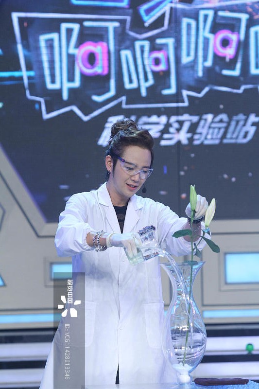 2012年6月12日，湖南长沙，张根硕参加湖南卫视王牌综艺节目《快乐大本营》的录制。