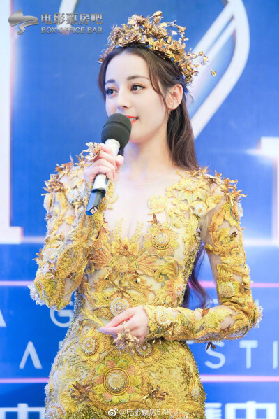 cr：像清风和暖日
迪丽热巴2018金鹰女神