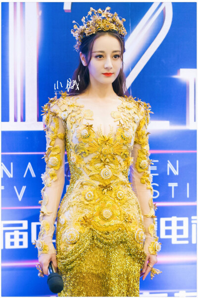 cr：小饿图很多么
迪丽热巴2018金鹰女神