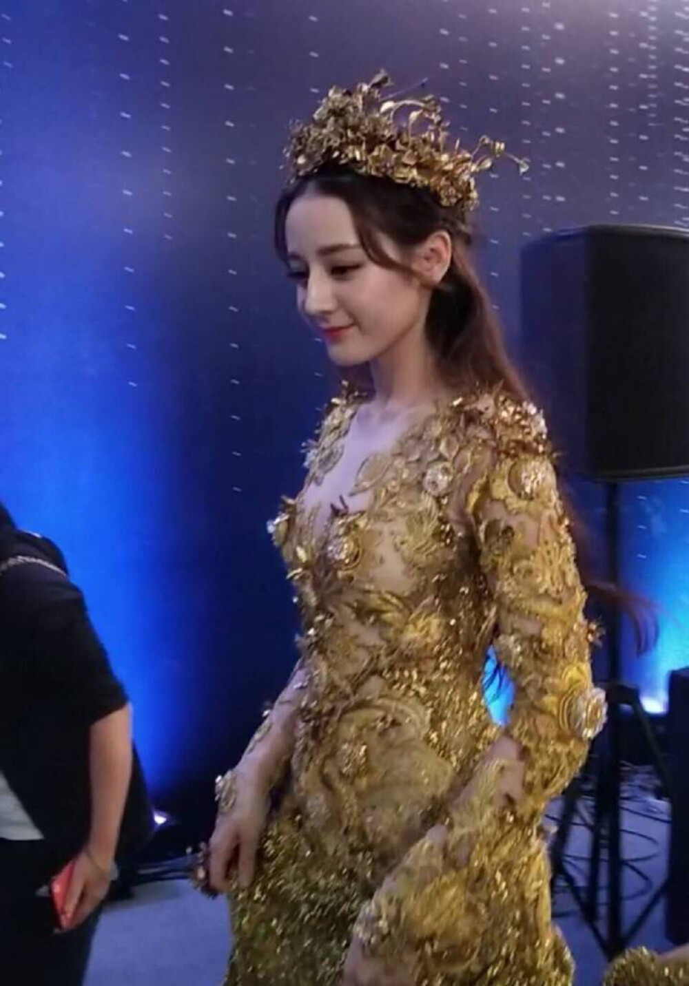 迪丽热巴
金鹰女神