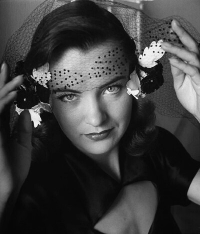 埃拉•雷恩斯 Ella Raines