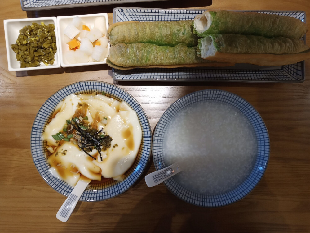 白粥+豆花+萝卜咸菜+菠菜油条