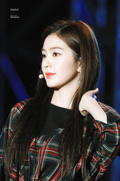 裴柱现 裴珠泫 irene
red velvet 队长