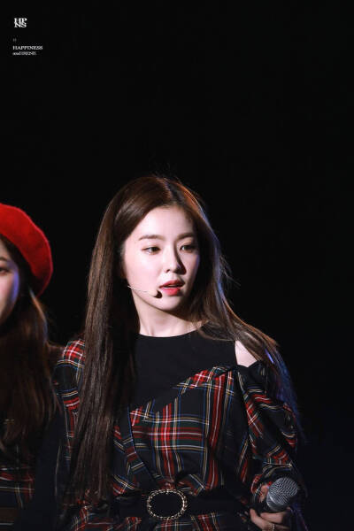 裴柱现 裴珠泫 irene
red velvet 队长