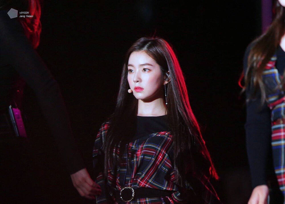 裴柱现 裴珠泫 irene
red velvet 队长