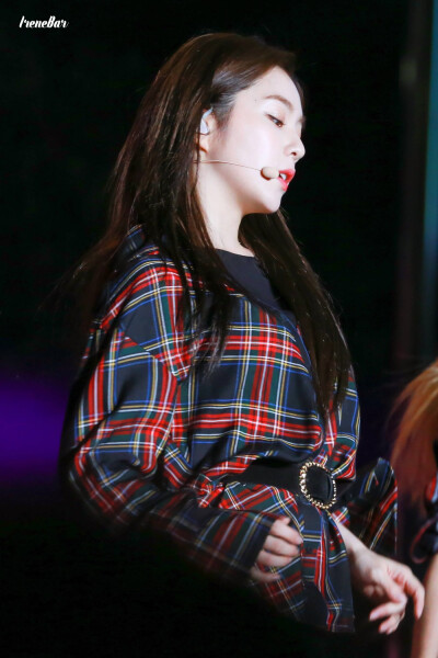 裴柱现 裴珠泫 irene
red velvet 队长