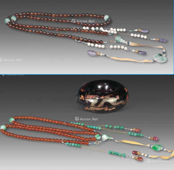 【琥珀朝珠】——皇帝在不同的场合佩戴不同质地的朝珠，祭地时佩戴琥珀或蜜蜡朝珠。