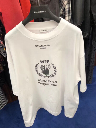 巴黎世家 慈善款短袖