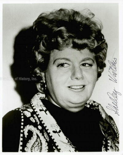 谢利温特斯
Shelley Winters 1920-2006年
美国女演员.曾获得奥斯卡第32/38届最佳女配角奖、第24届最佳女主角提名、45届最佳女配角提名