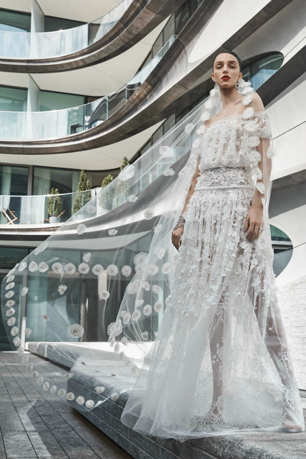 Naeem Khan（纳伊·姆汗）2019秋冬婚纱系列