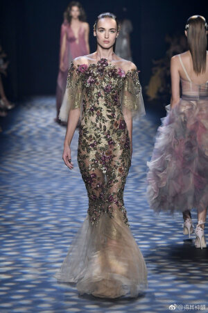 ​ ​​​​​ ​​​​​ ​​​​​ ​​​​​ ​​​​服饰设计Marchesa 2016 ​​​​​ ​​​​