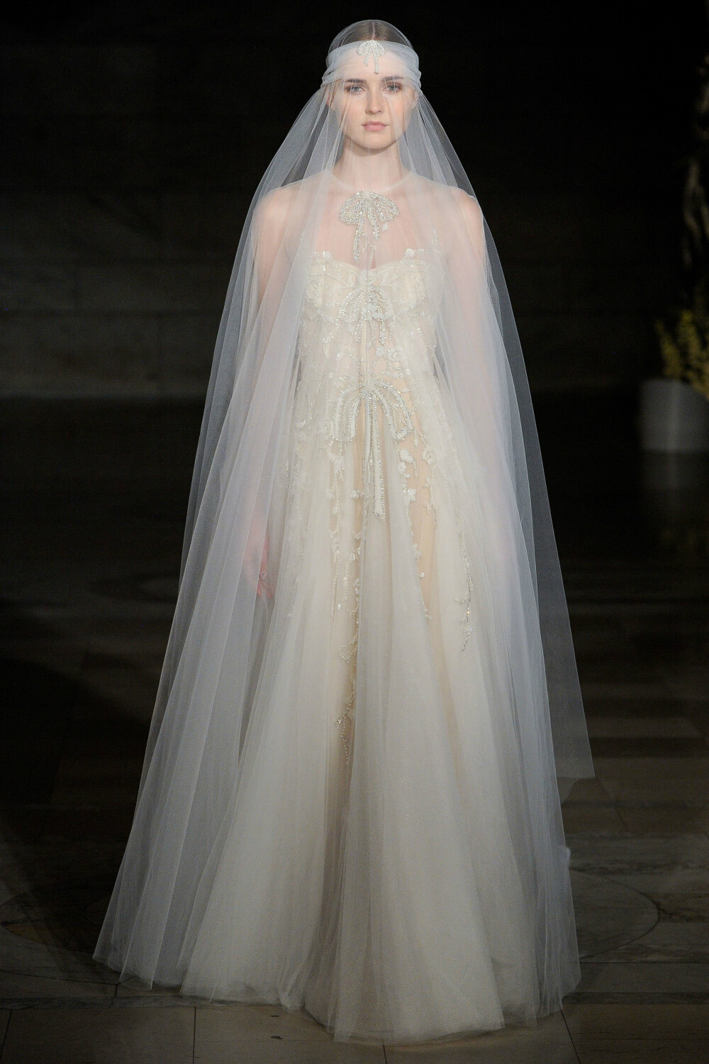 Reem Acra（雷姆·阿克拉）2019纽约婚纱周秋冬婚纱发布秀