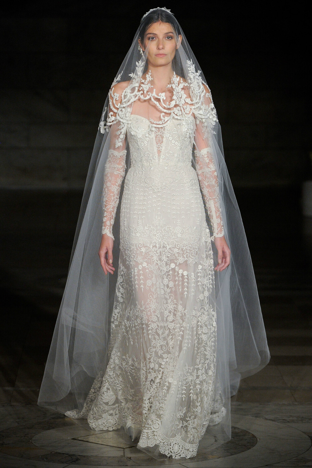 Reem Acra（雷姆·阿克拉）2019纽约婚纱周秋冬婚纱发布秀