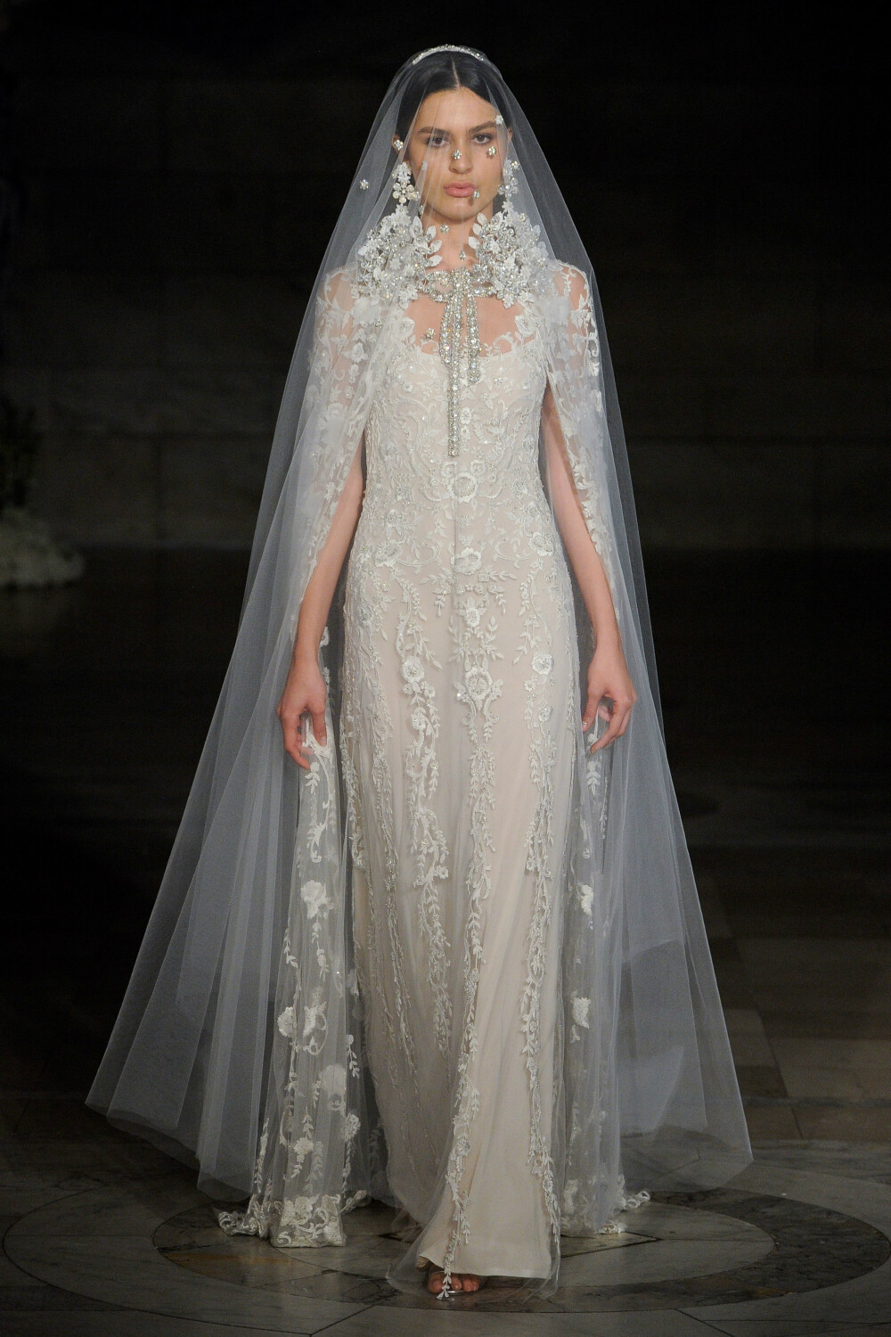 Reem Acra（雷姆·阿克拉）2019纽约婚纱周秋冬婚纱发布秀