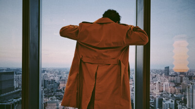 啦啦啦啦 你们的男人来了