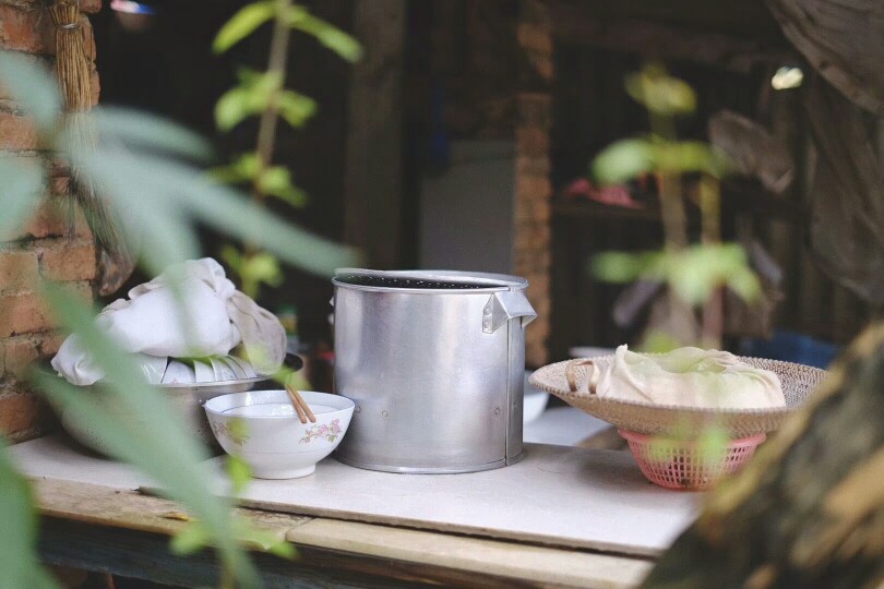 从春分到谷雨，从处暑到白露，数百天的等待，等到了这颗果子的成熟。
秋风里的果园，开始有了一种说不明道不出的水墨色，美哉……