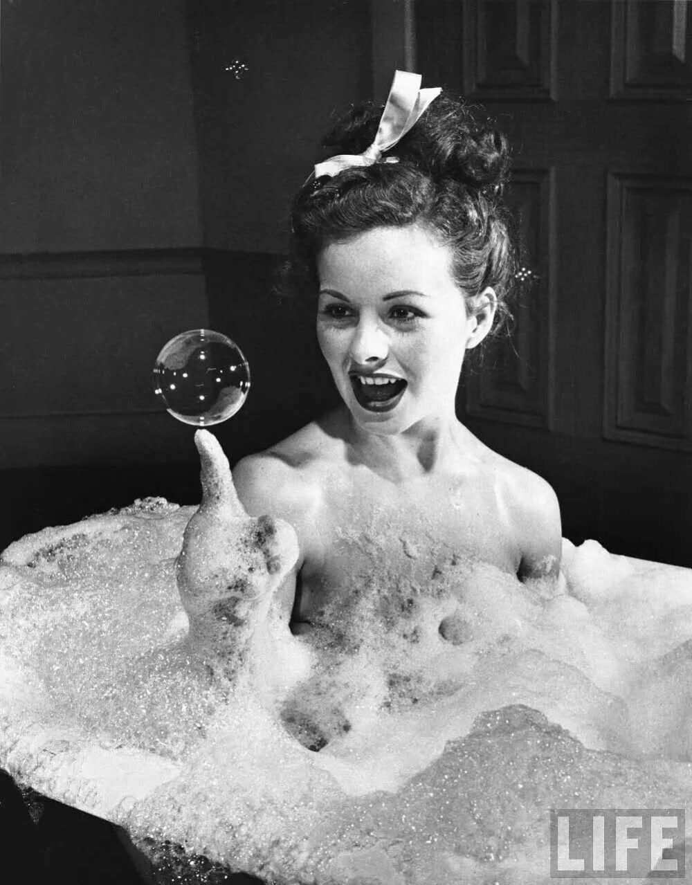 珍妮克雷恩
Jeanne Crain
美国女演员.1925-2003年