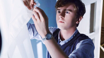 图源微博侵删（Freddie Highmore