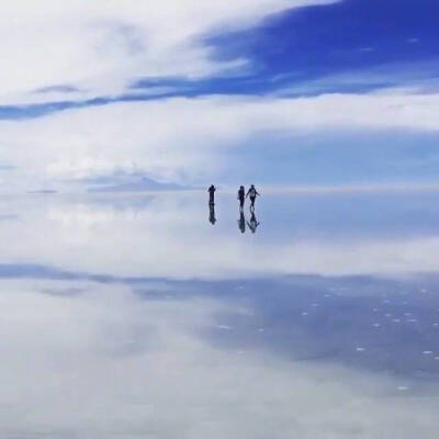 出现在无数日漫op、ed里的地方——天空之境 Uyuni ️️ ​​​​，这是漫画师排着队等着画的地方啊 ​