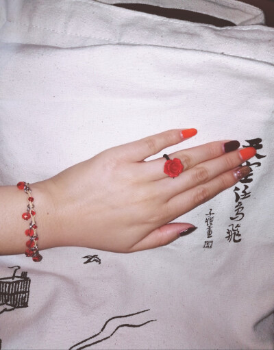 周庄小镇买的手链和戒指。