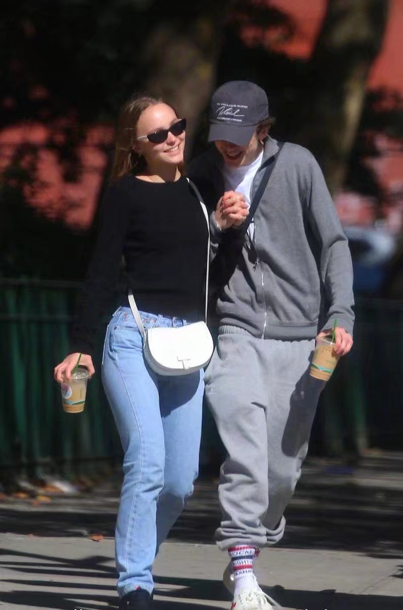 甜茶和Lily-Rose Depp
我哭了 你们呢？