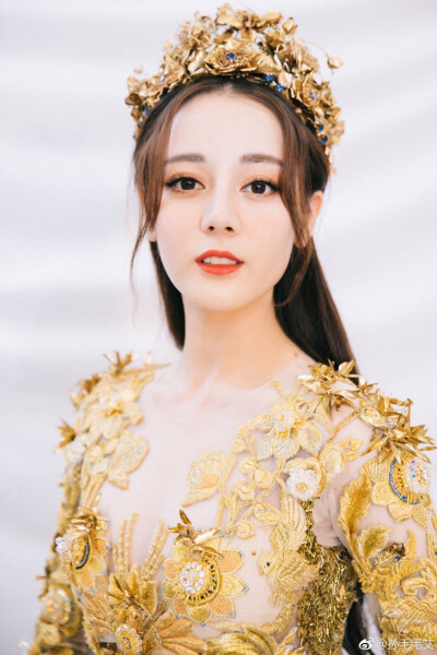 迪丽热巴 金鹰女神