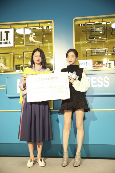 李一桐 参加「i.t express pop-up」快闪店活动