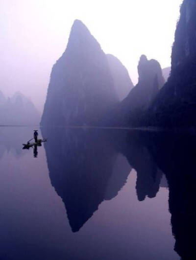 桂林山水甲天下，一蓑烟雨任平生。 ​​​