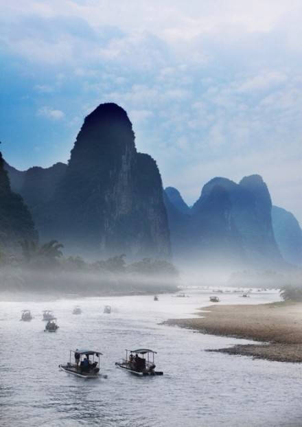 桂林山水甲天下，一蓑烟雨任平生。 ​​​