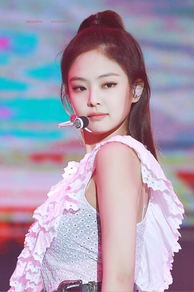 金智妮 jennie