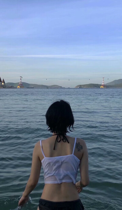 壁纸
往后余生
暴瘦是我
有钱也是我
——网易云热评《往后余生》 ​