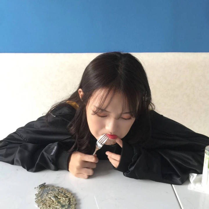 最甜的事情就是
他睡觉前最后一个说话的人是我
醒来后第一个找的人还是我
他的世界全都是我我我我我