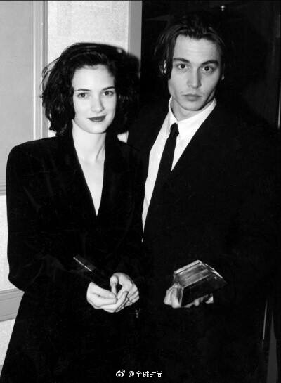 時(shí)尚明星JohnnyDepp &amp;WinonaRyder ，最喜歡的情侶合影，沒(méi)有之一！ ?