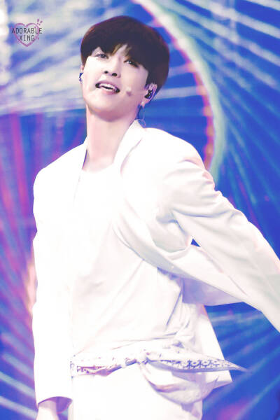 nana宝打歌舞台 是小甜兴