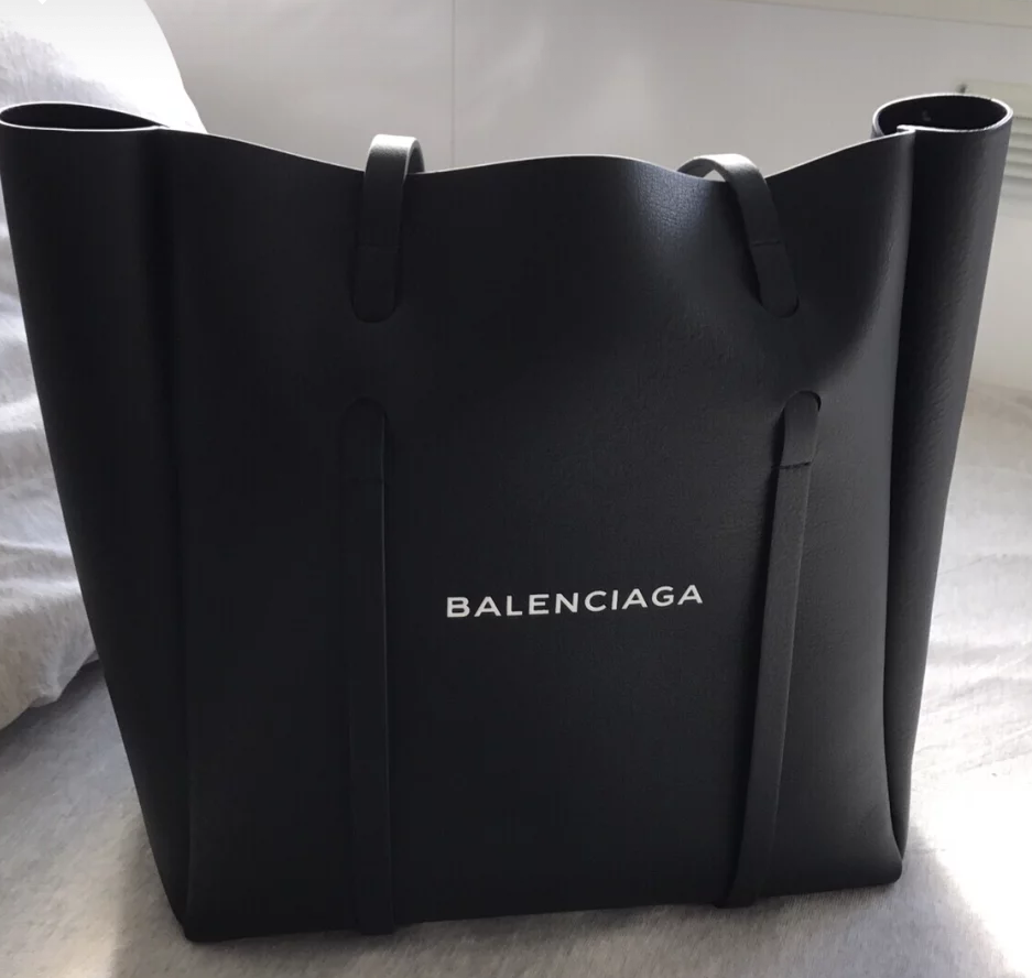 Balenciaga水桶包 ￥约7500