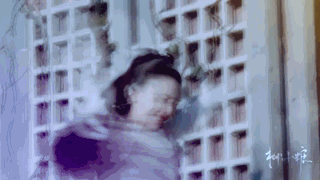 罗云熙 吴倩
润玉 落落
“我与梦中的小小姑娘说，等她长大了，便带她去看悬崖上的红花、海底的白珠，欢喜她欢喜到打仗吃酒读书抚琴都忍不住带到身边，山高水长过一辈子。”