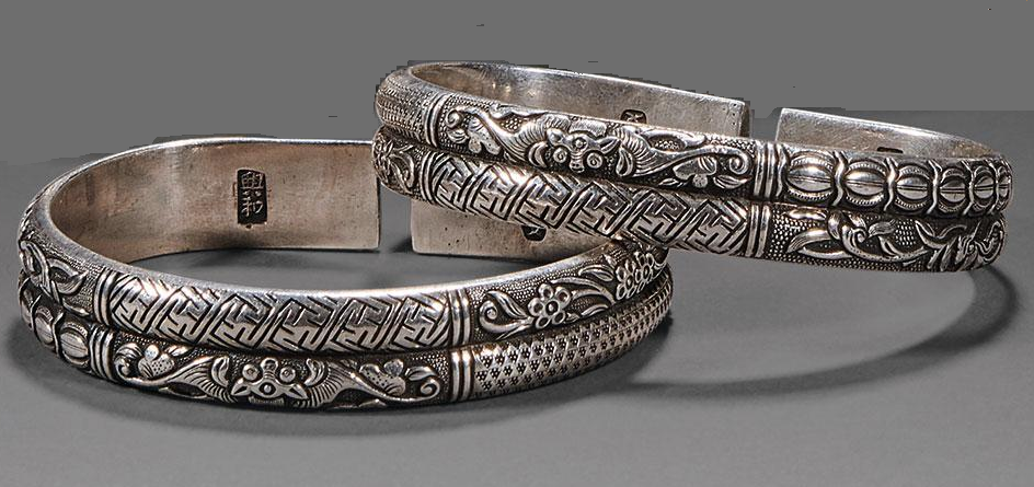 【银錾刻蝙蝠纹手镯】—清——银质,呈两股平行纹饰