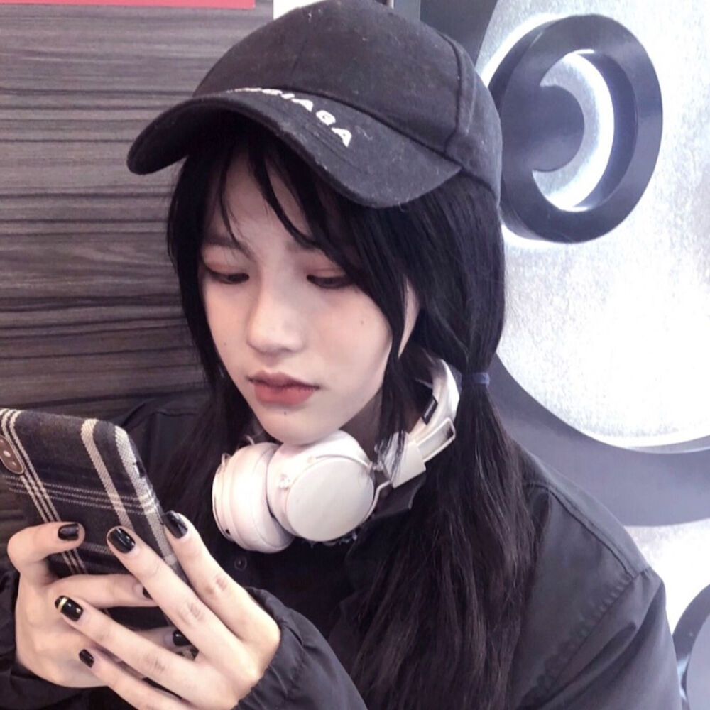 早点睡吧 把夜熬穿了他也不会来找你