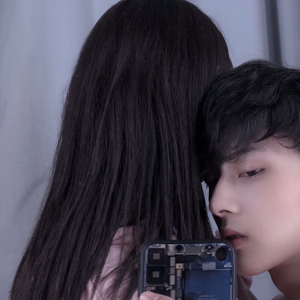 早点睡吧 把夜熬穿了他也不会来找你