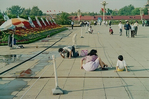 一个外国人1990年用胶片相机拍下的中国，好有年代感！ ​