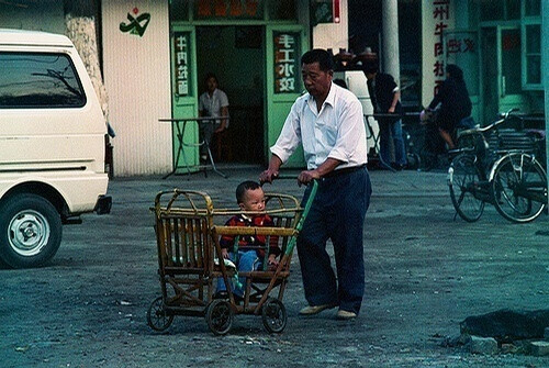 一个外国人1990年用胶片相机拍下的中国，好有年代感！ ​