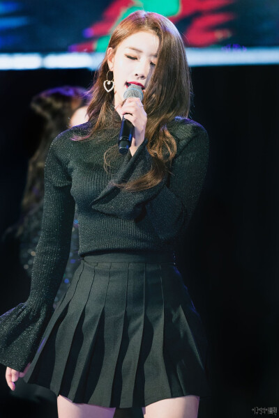 Lovelyz 李美珠