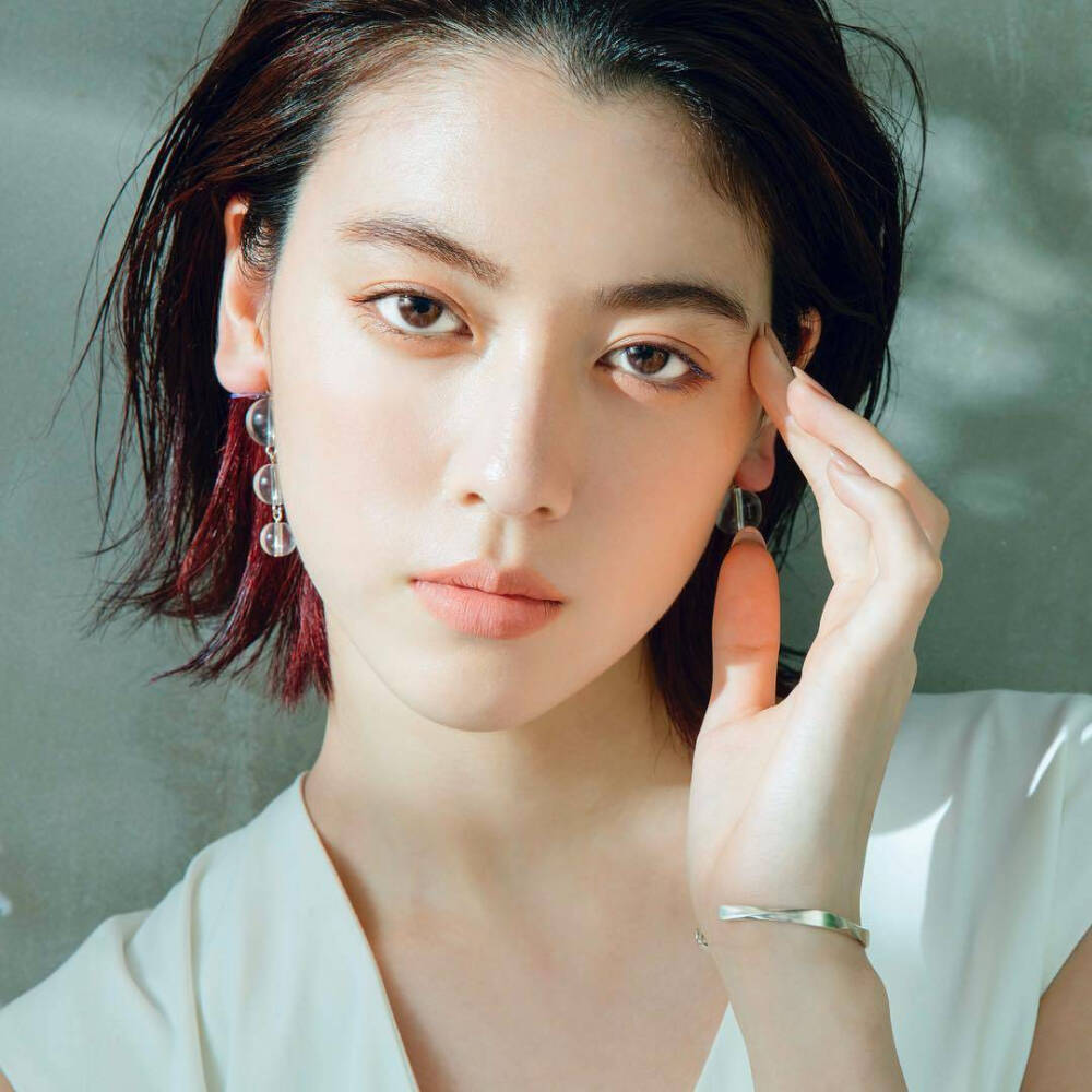 三吉彩花